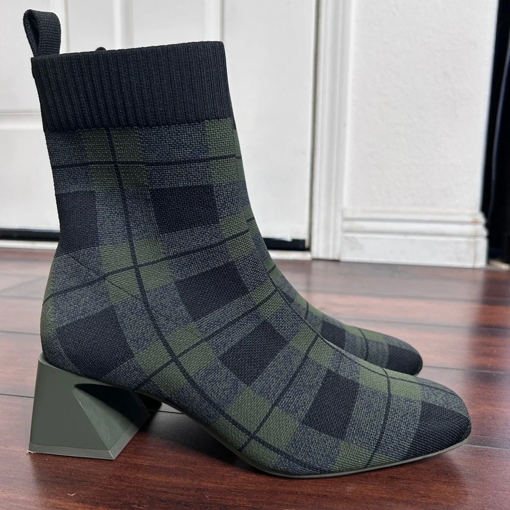 Vivaia Square-Toe Water-Repellent Block Heeled Palid Boots (Regina Pro) size 39